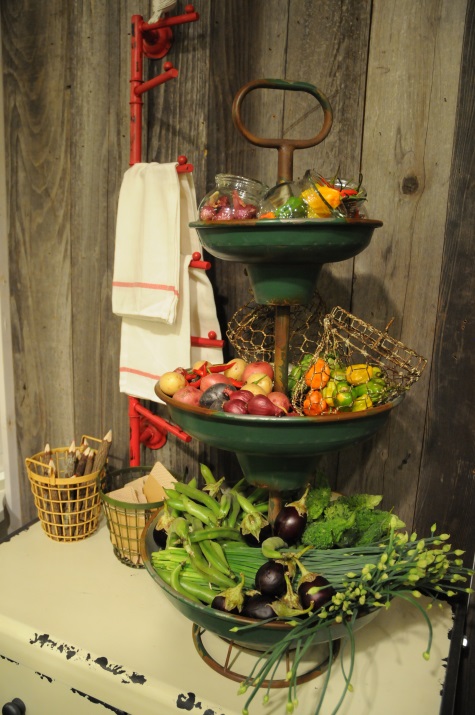 Round Metal 3-Tier Tray